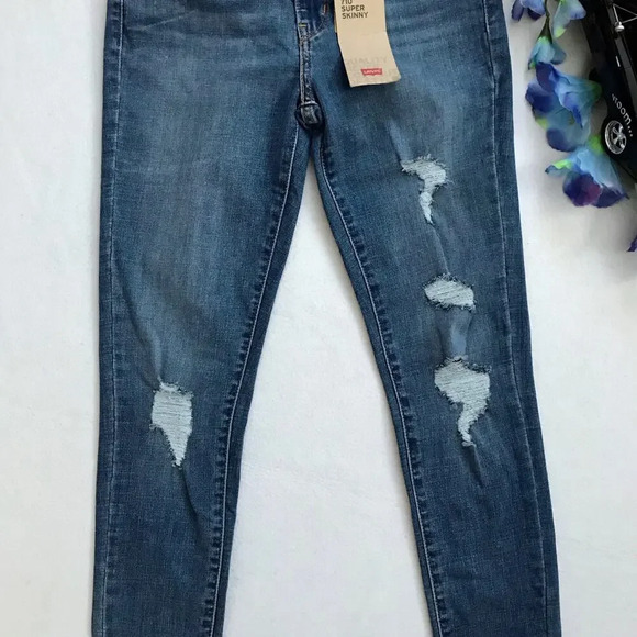 Levi's NWT 710 Super Skinny Distressed Jeans Women 4/27 - Picture 4 of 11